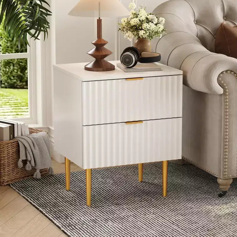 2 comodini moderni scanalati e 2 cassetti | Comodino oro e legno e prese | Tavolino piccolo per camera da letto