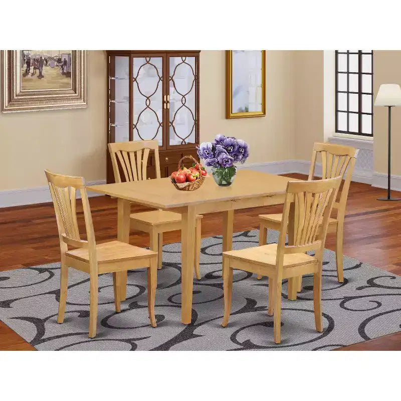 Tavolo da pranzo rettangolare a 5 pezzi con piano in legno massello con finitura in rovere naturale e 4 sedie