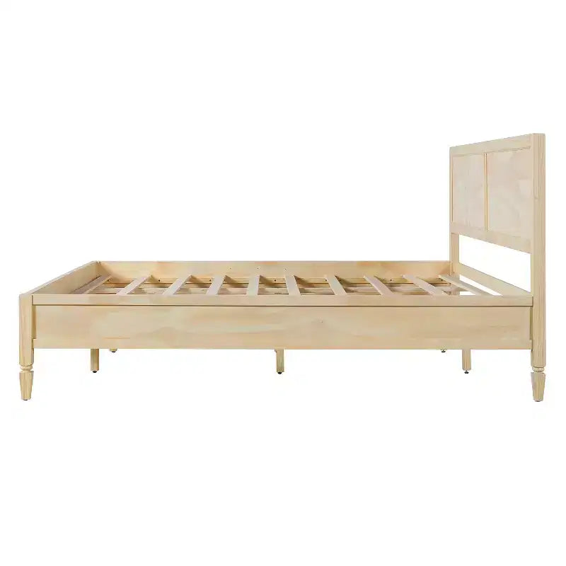 Struttura letto a piattaforma matrimoniale/king size con testiera a pannelli classica - ModernLuxe