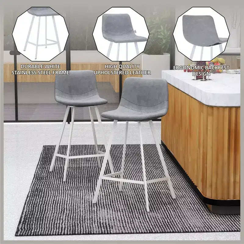 Sgabello da bar LeisureMod Elland 35 in pelle imbottita con base bianca in acciaio inossidabile - Sgabello moderno ad altezza bancone per cucina, bar e pub
