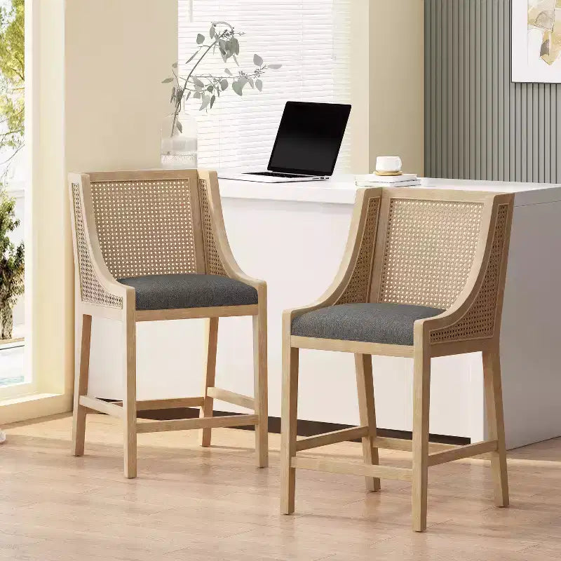 GDFStudio Sgabelli da bancone Deville imbottiti in legno e canna da 25,5 pollici (Set di 2)